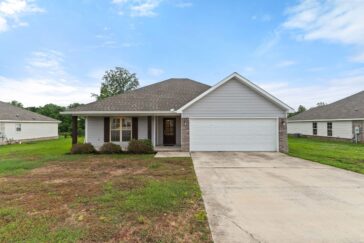 Front exterior of 32 Cosmos, waterfront home in Mineral Creek Landing, Hattiesburg MS