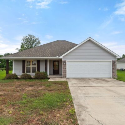 Front exterior of 32 Cosmos, waterfront home in Mineral Creek Landing, Hattiesburg MS