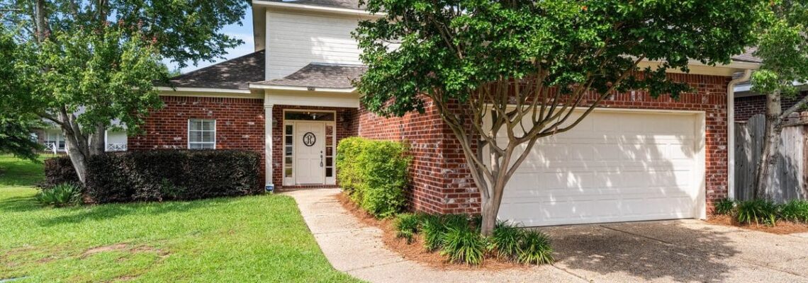 Front exterior, 32 W Shore Dr, Lake Shore, Hattiesburg MS